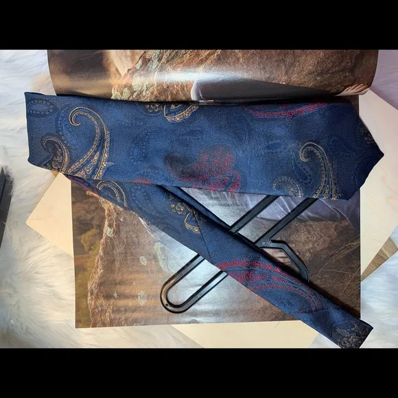 Oscar De La Renta Mens Tie Navy Paisley Print EUC - Picture 3 of 11